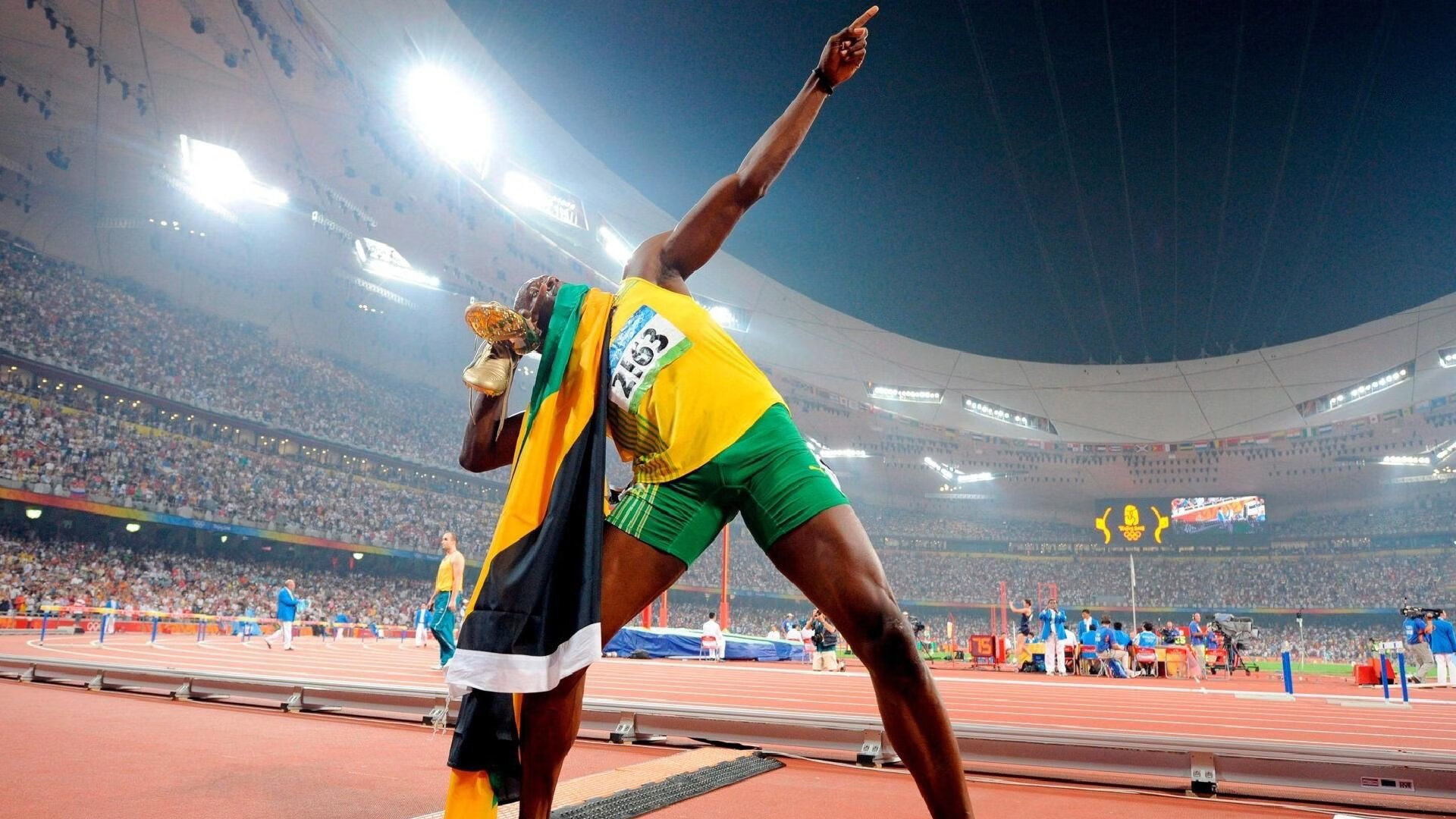 大奖赛最新形势：莱比锡高居榜首，上海申花强势追赶，冠军归属成迷